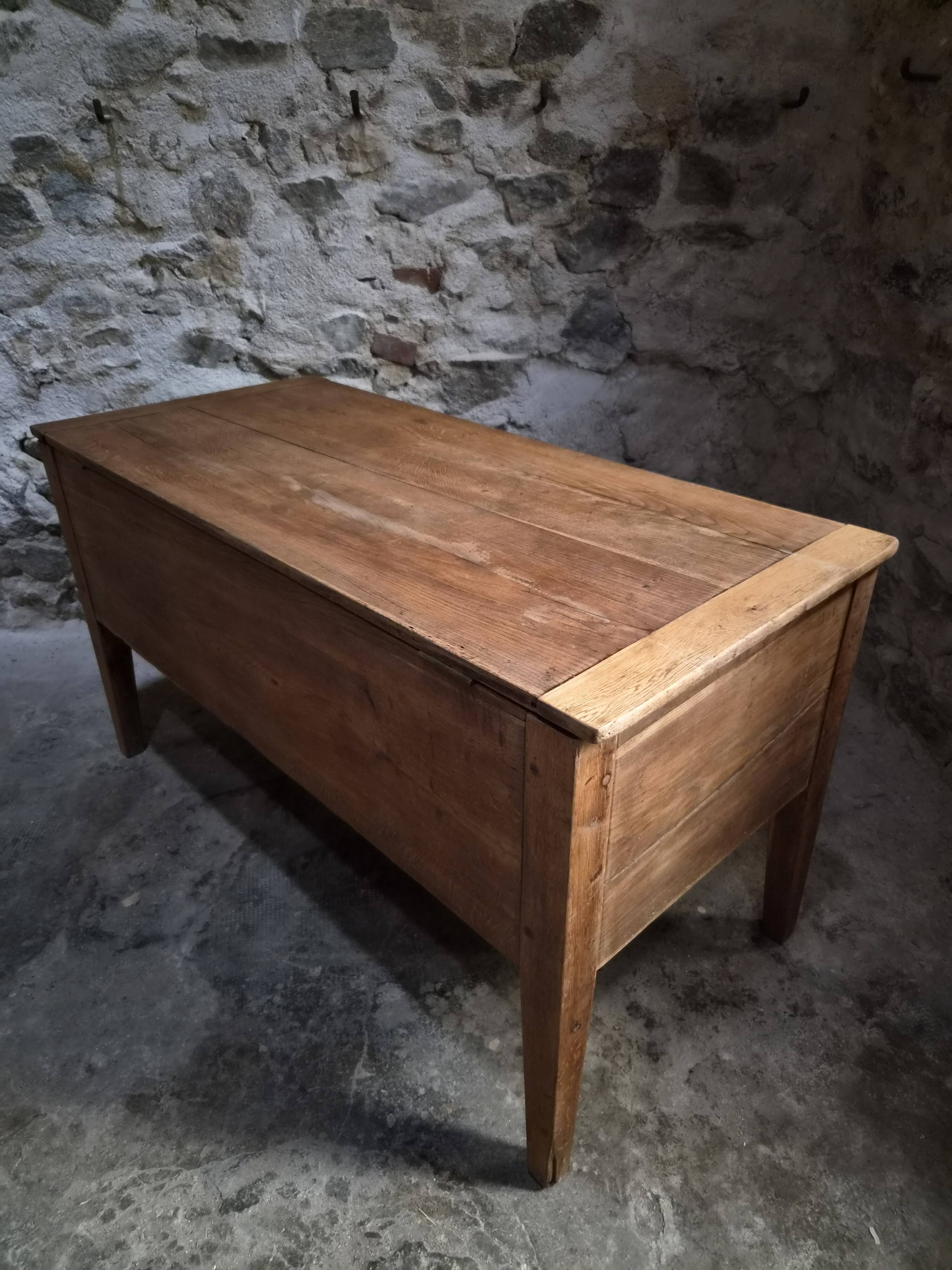 Antique French flour chest in oak – 19th-century farmhouse side table