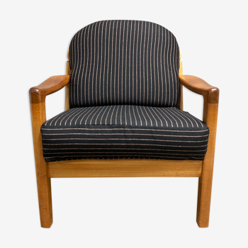 Fauteuil noir 1960 avec son estampille scandinave.