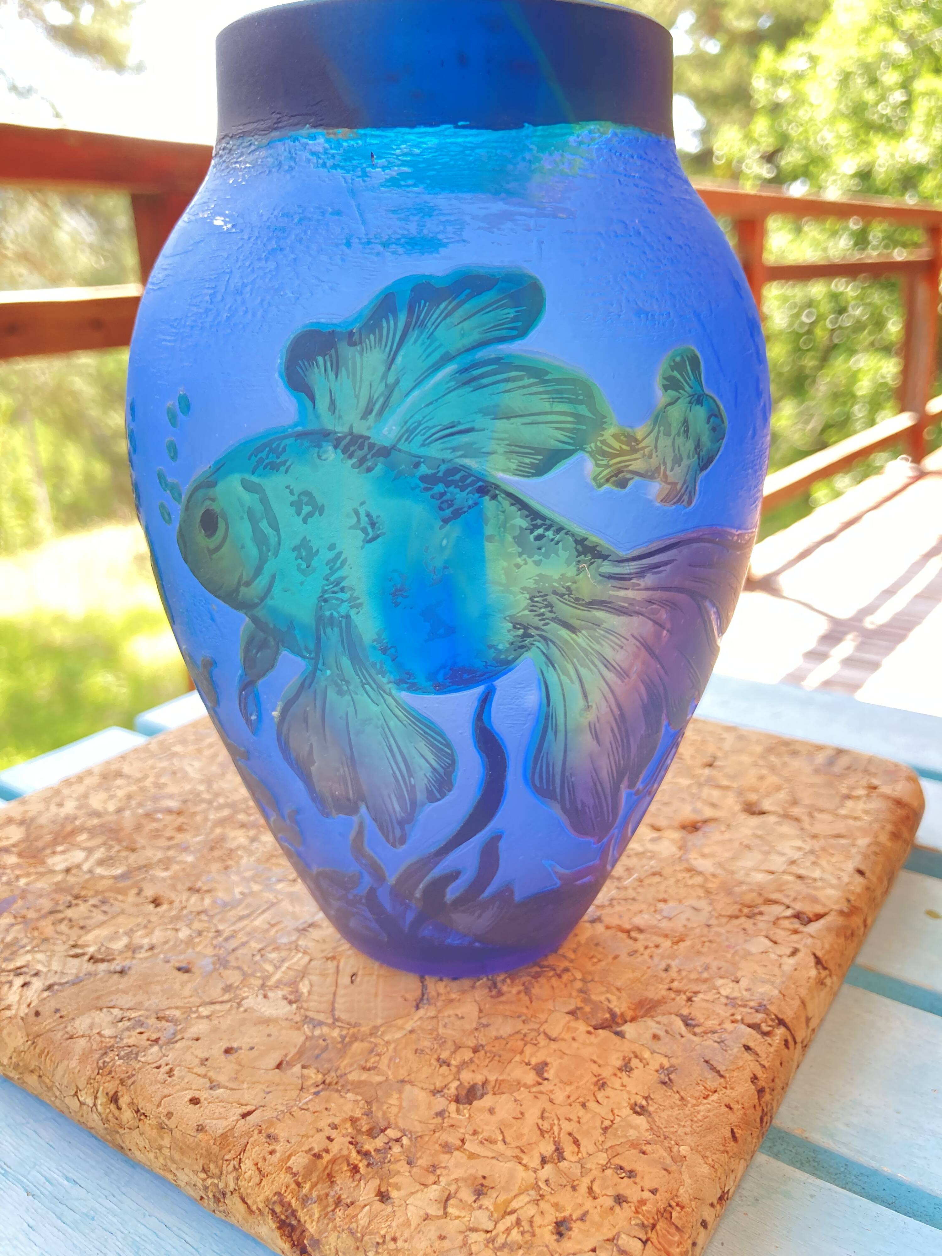 vase gallé aux motifs marins