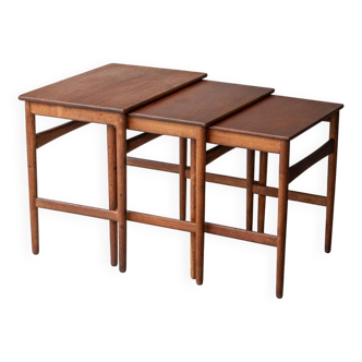 Set of 3 nesting tables ‘AT-40’ by Hans Wegner