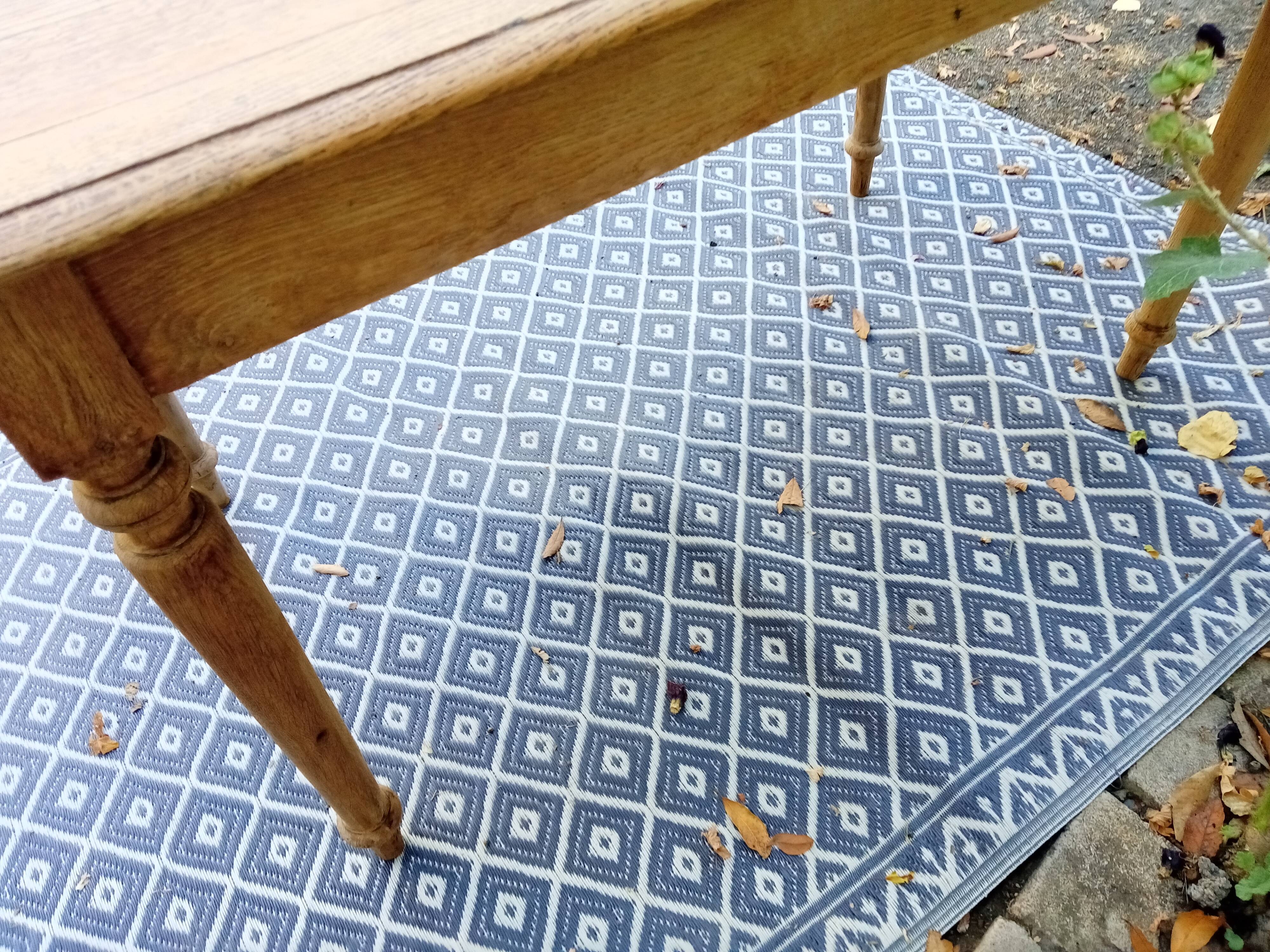 Table / desk