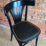Chaise bistrot cloutée