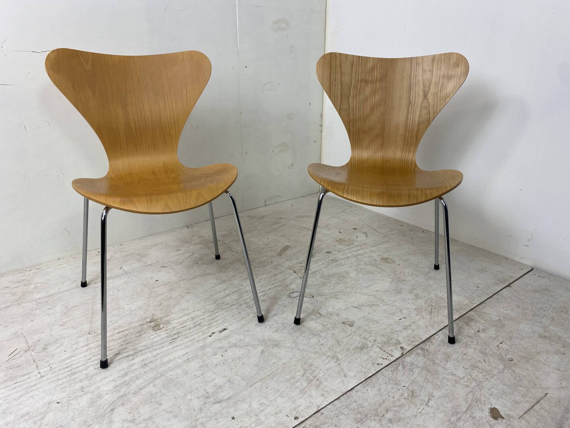 3107 dining chairs by Arne Jacobsen for Fritz Hansen