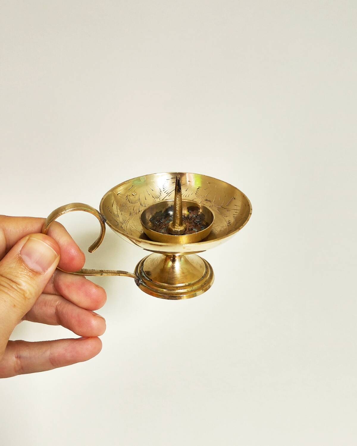 Cellar rat candle holder