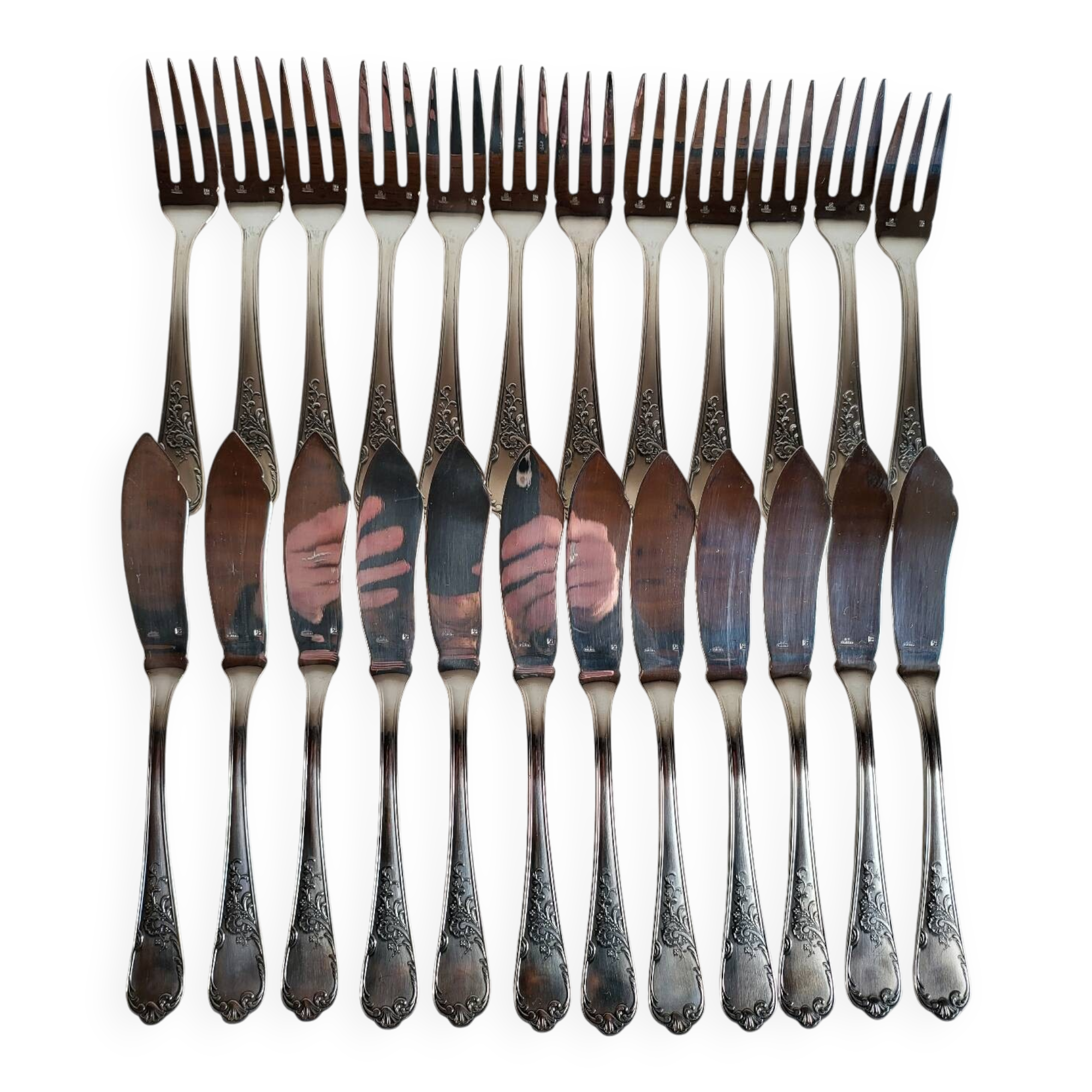 12 silver-plated metal fish cutlery pieces by Guildar, 24 pieces.