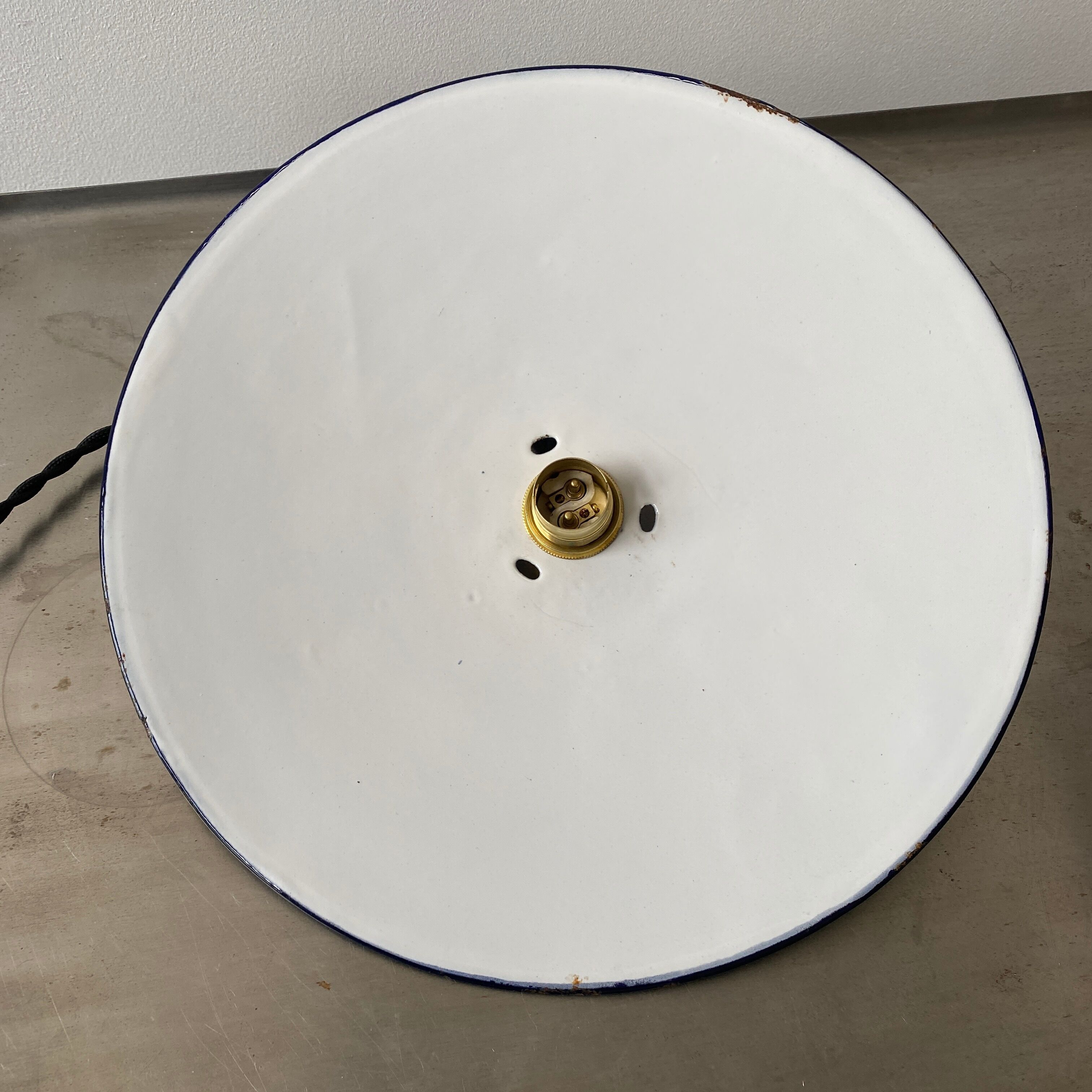 Lot 3 suspensions flat emaillees 28 cm