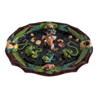 Barbotine dish decorated with shells and Palissy lizard