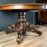 Pedestal table