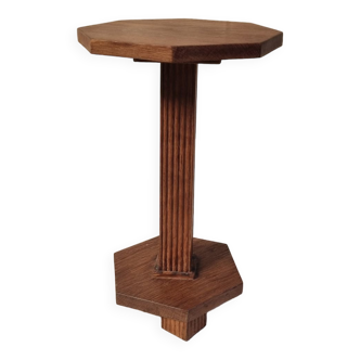 Pedestal table