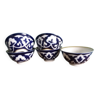 5 bols ou tasses à thé en porcelaine Ouzbekistan, décor cobalt et or