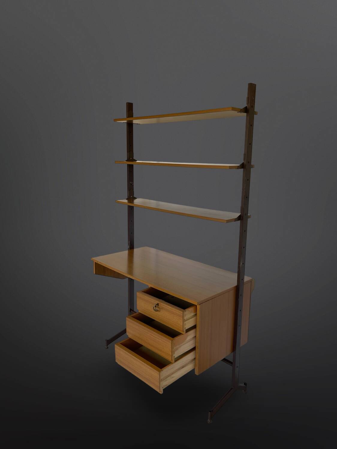 Bibliothèque italienne du milieu du siècle avec bureau.