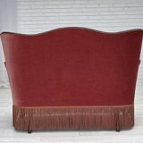 Canapé danois 2 places des années 1950, velours d'ameublement rose saumon, bois de frêne.