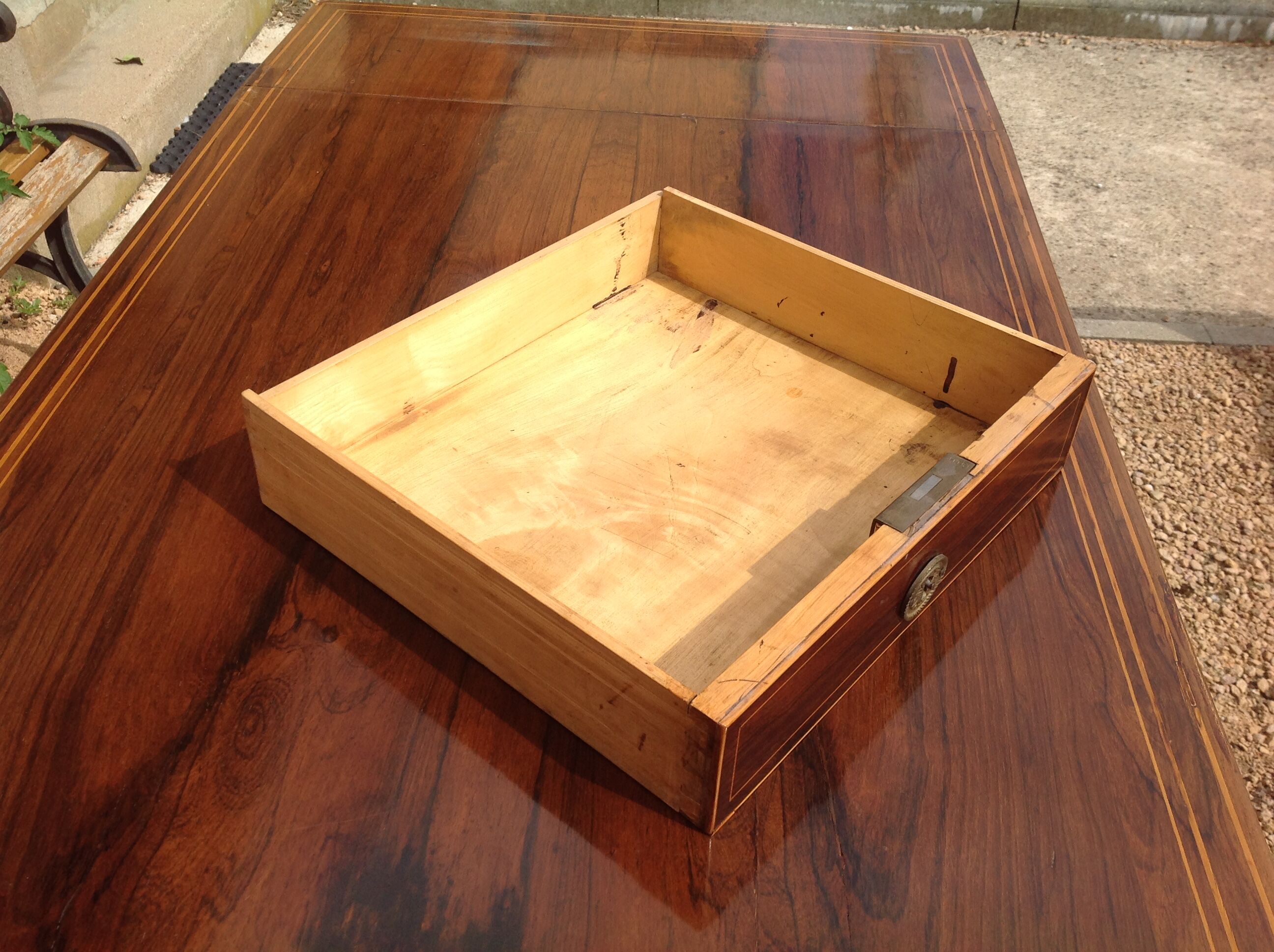 Louis XVI style table in rosewood with lemon inlay