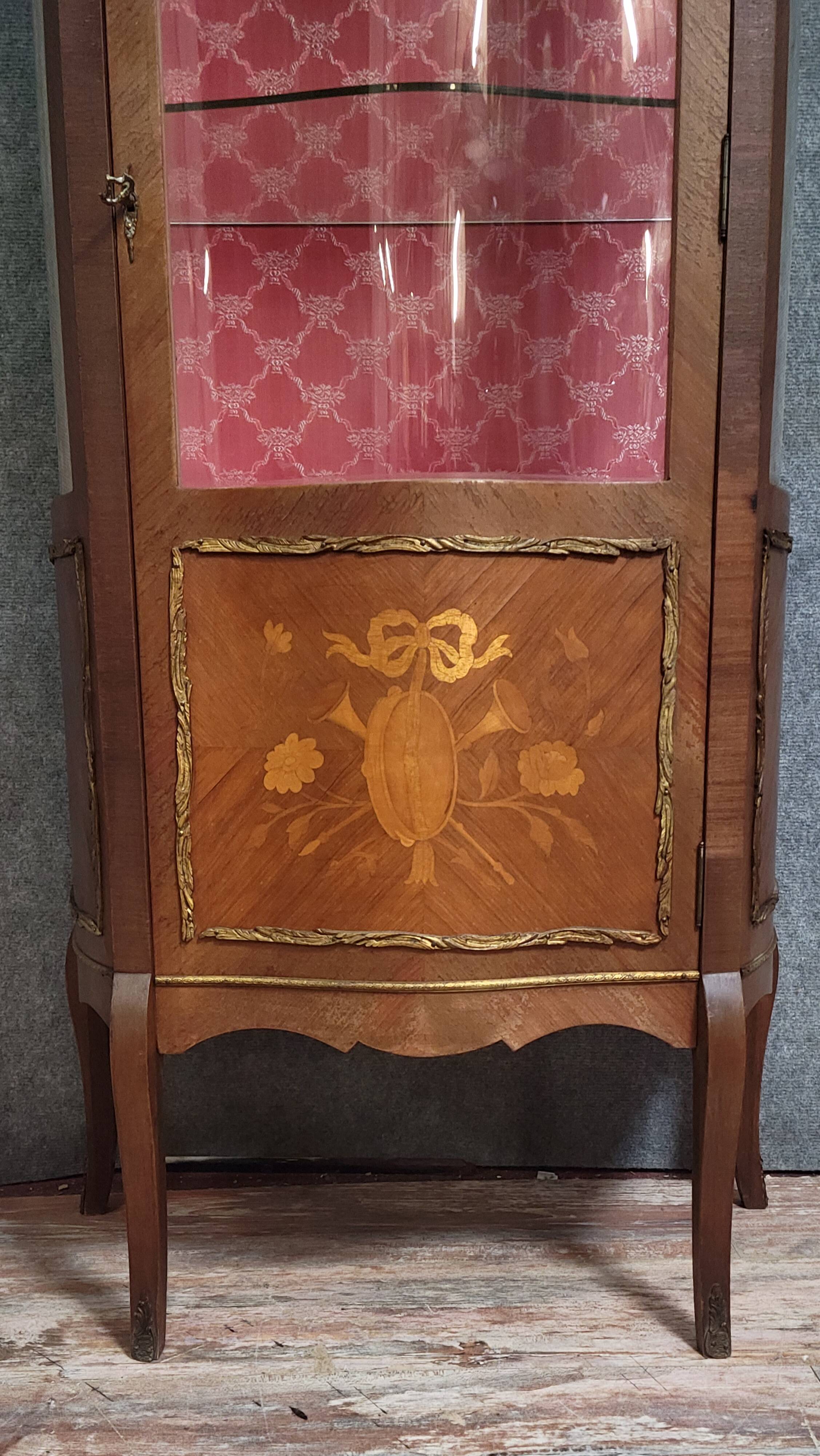 Antique Louis XV style display cabinet, in richly inlaid rosewood