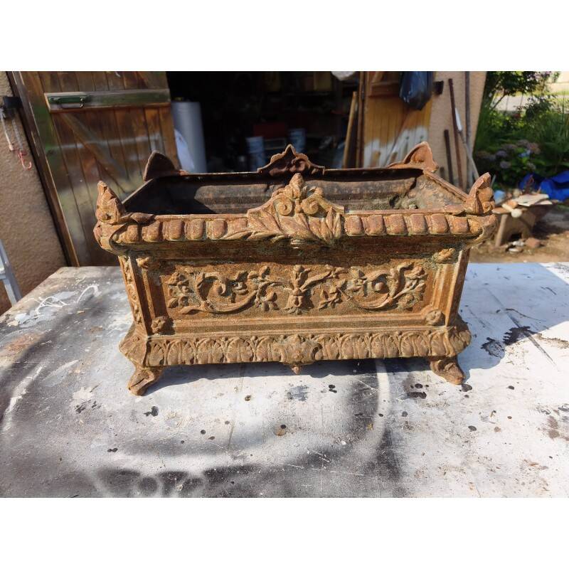 Cast iron planter from 1900 by the Charleville-Mézières establishments.
