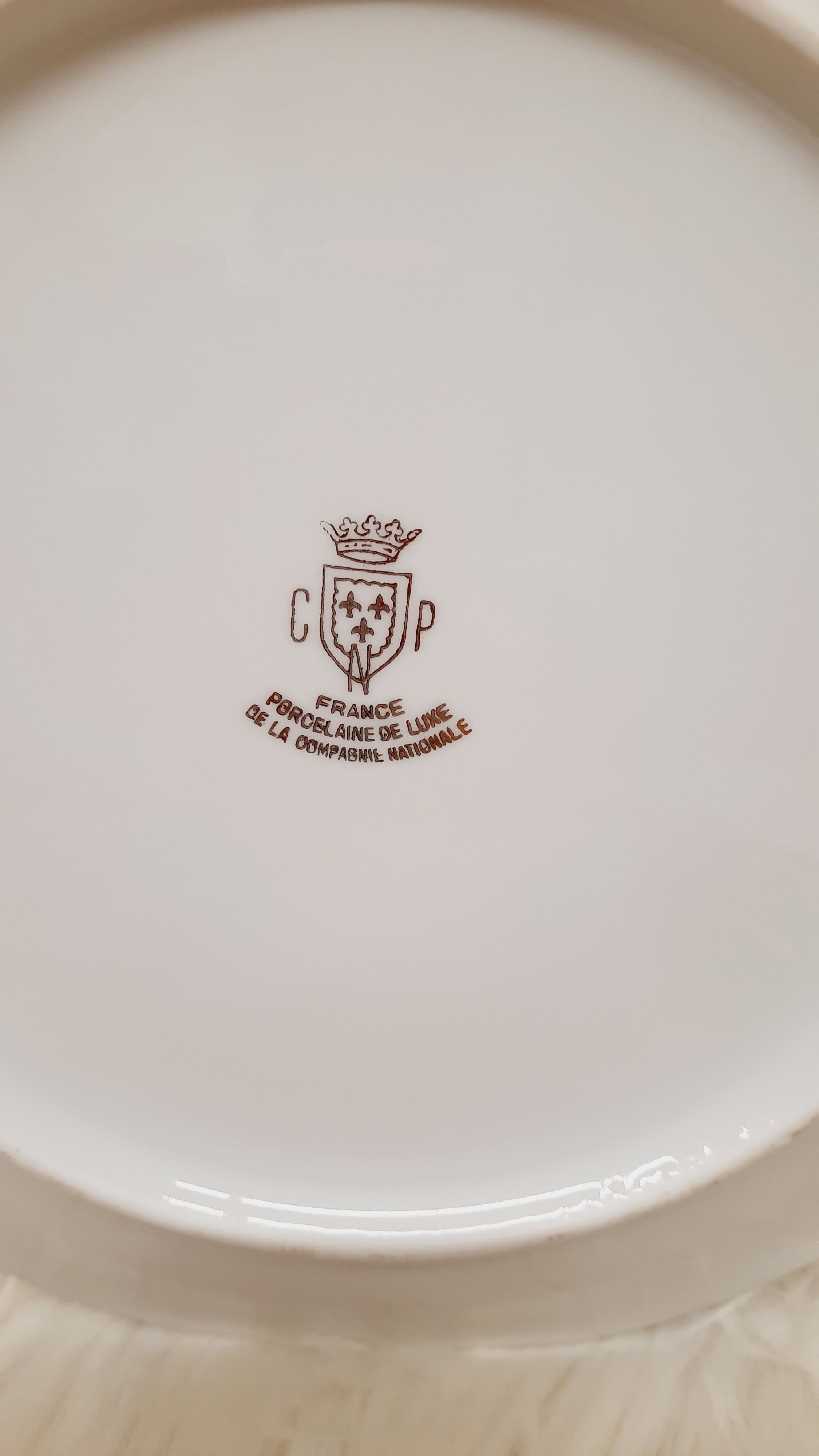 Set 6 flat plates white porcelain and gold