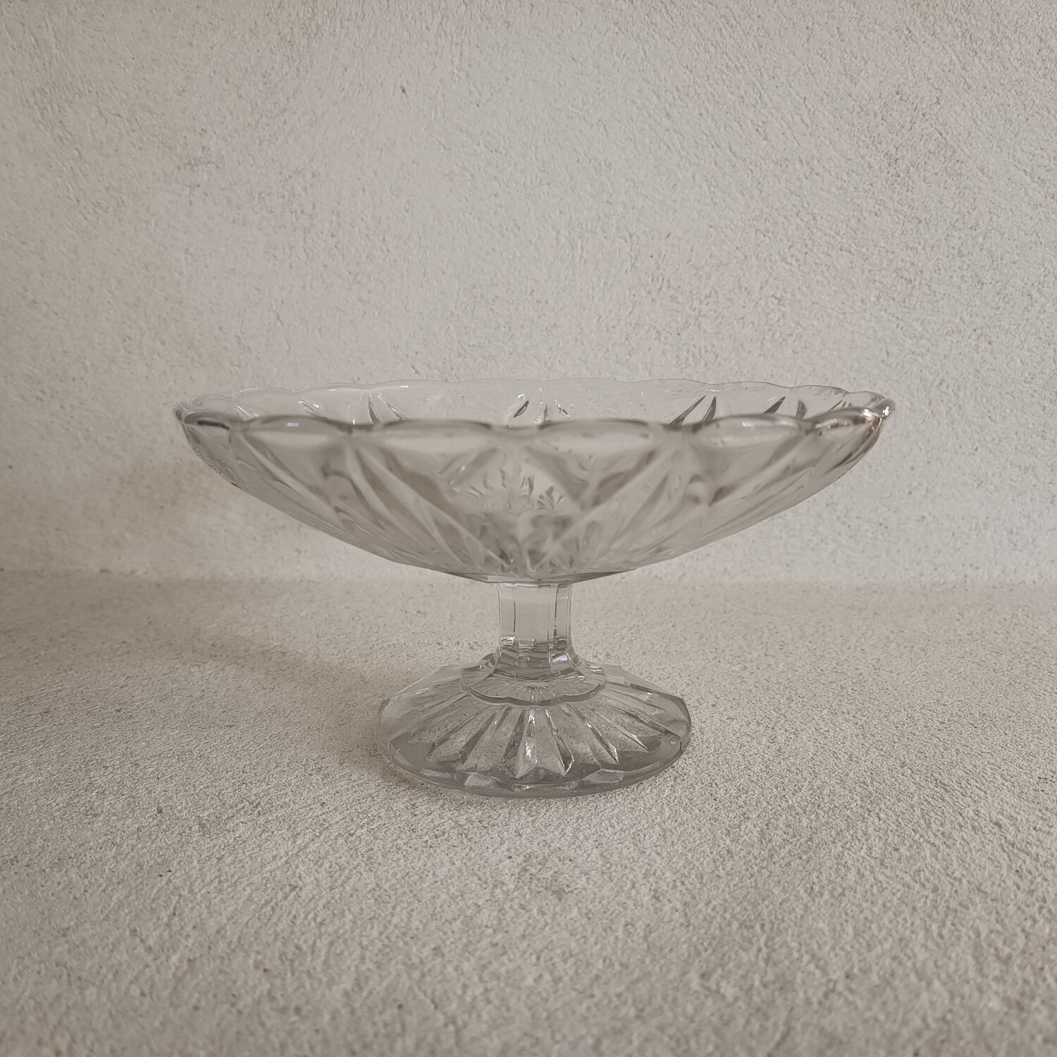 Glass pedestal bowl