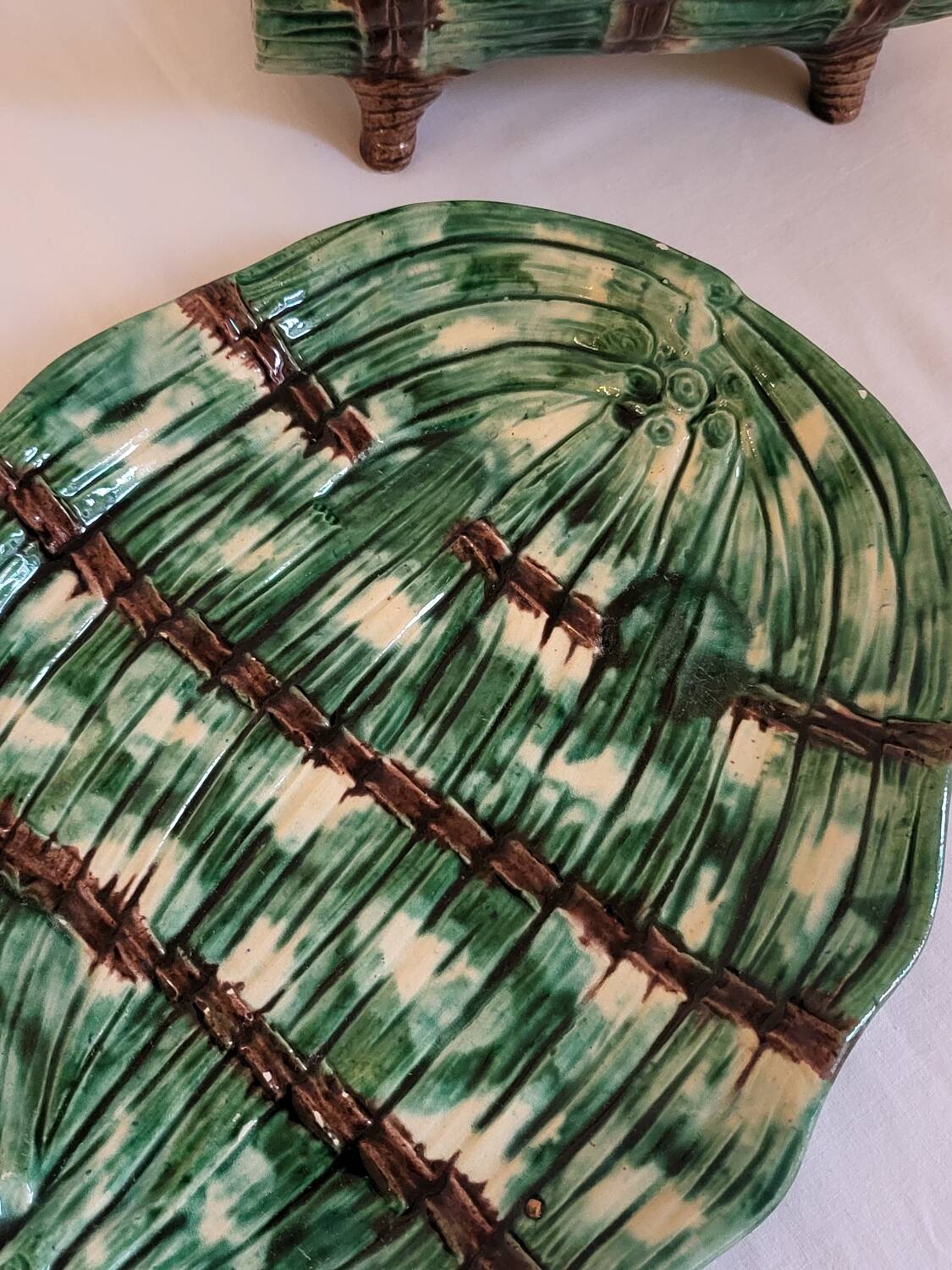 Service Plat à Asperges en Barbotine : Plat et Egouttoir