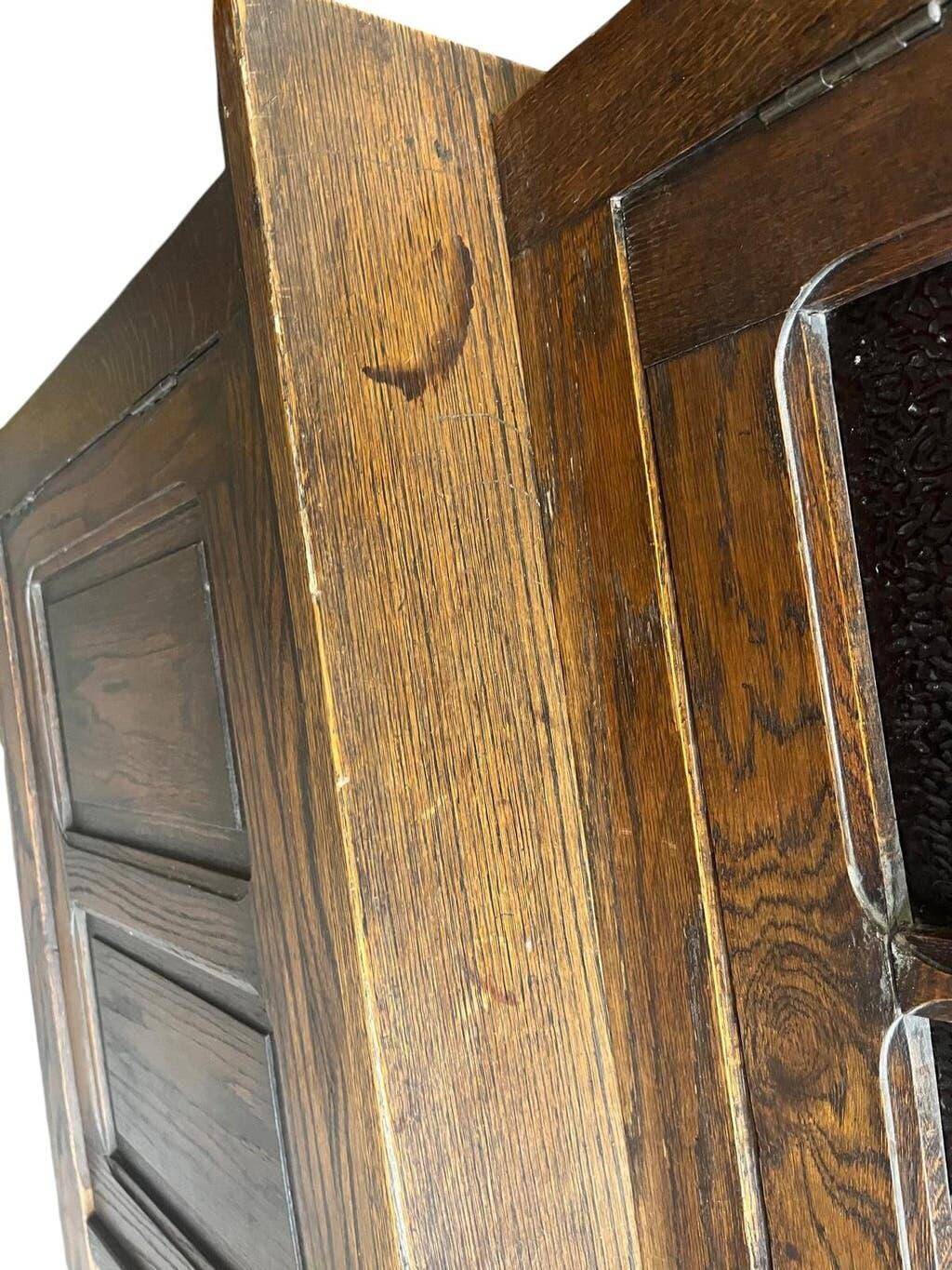 XL vintage display cabinet in wood, very tall, with embossed glass.