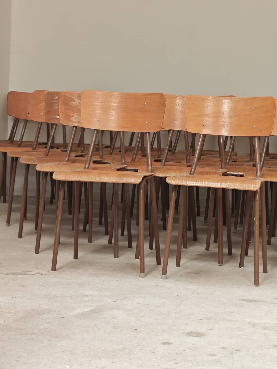 Lot de 35 chaises d'école tchèque Kovona style bistrot des