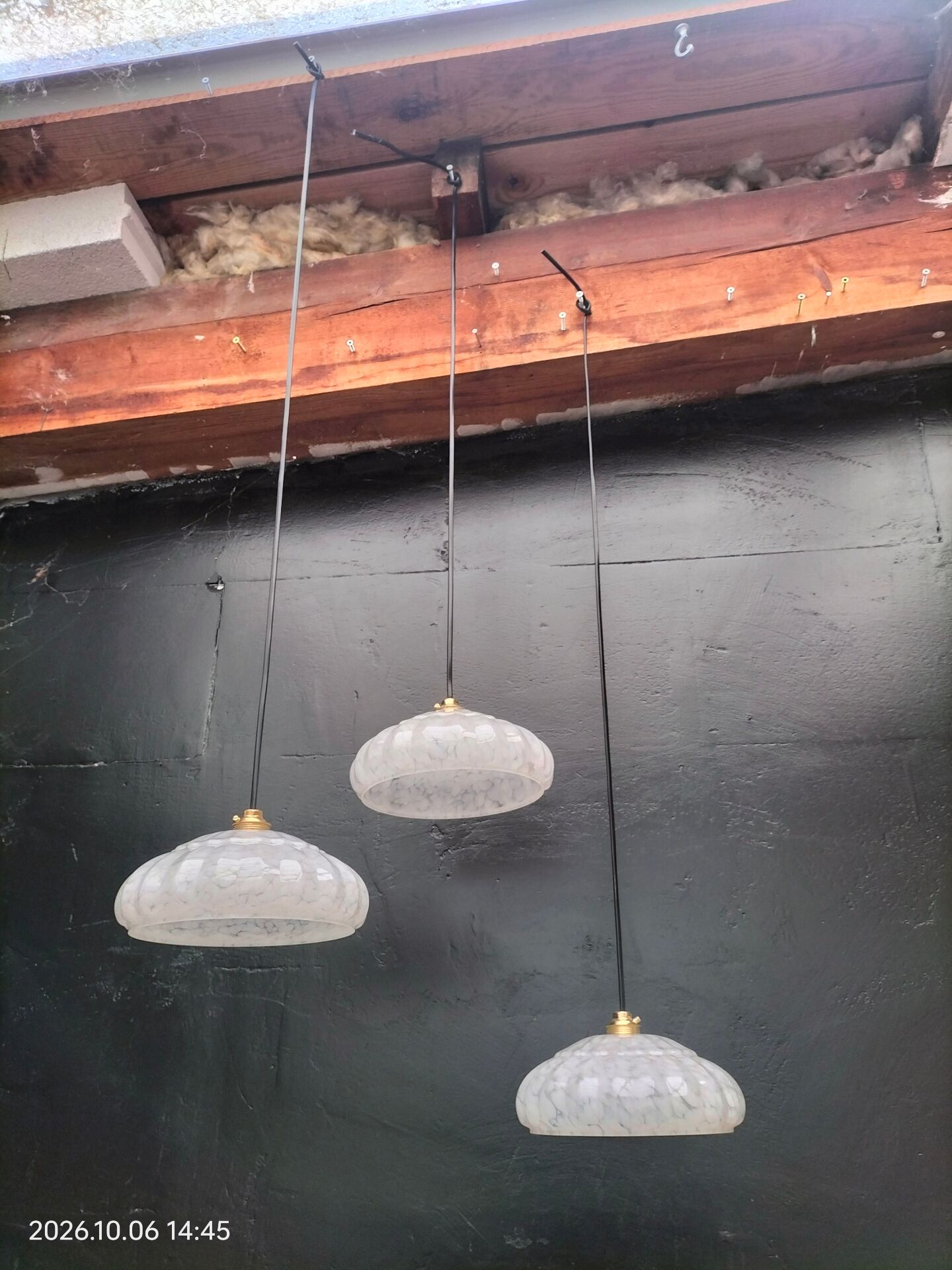 Glass suspensions from Clichy