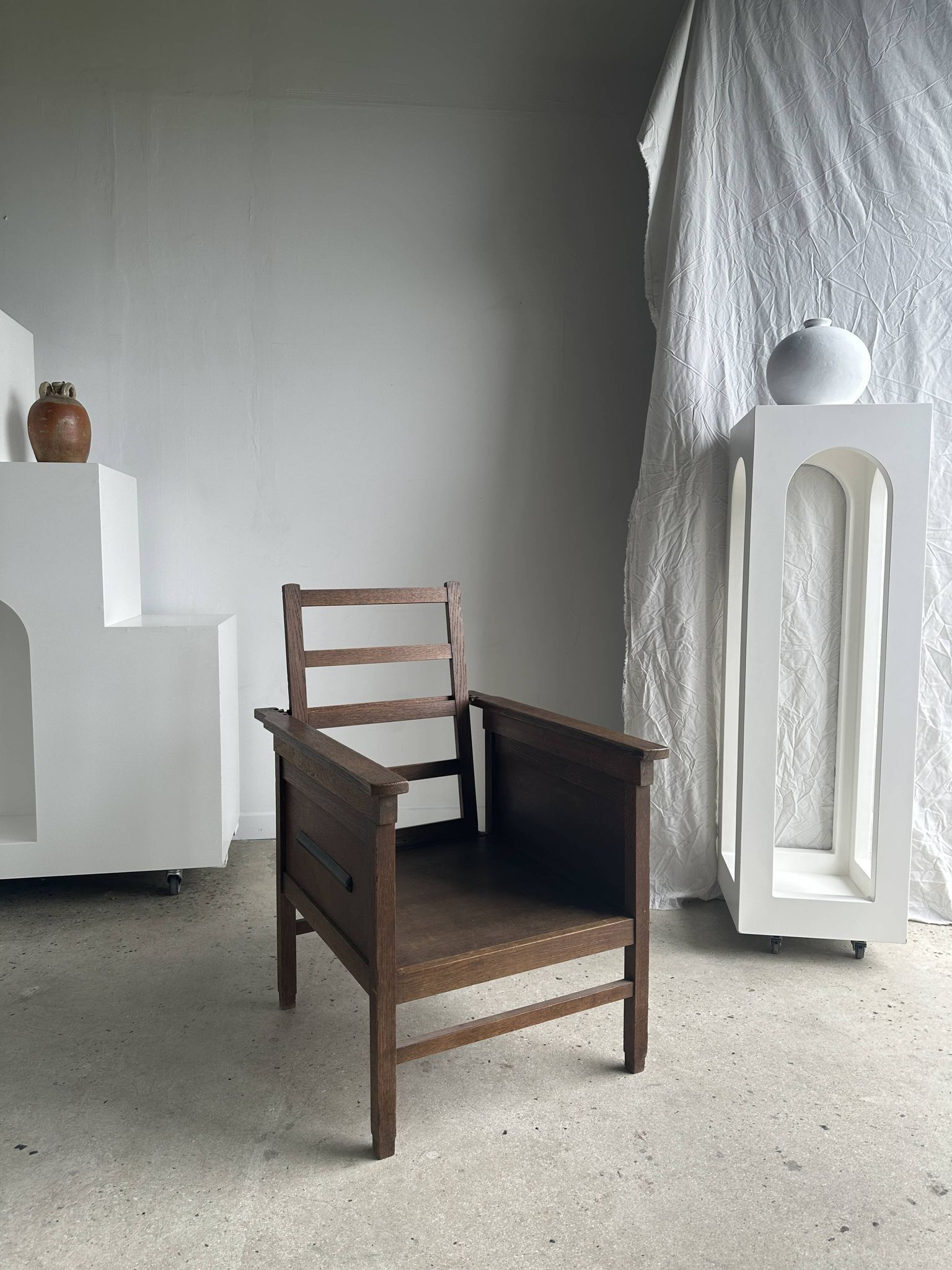 Large fauteuil en bois à dossier inclinable réglable