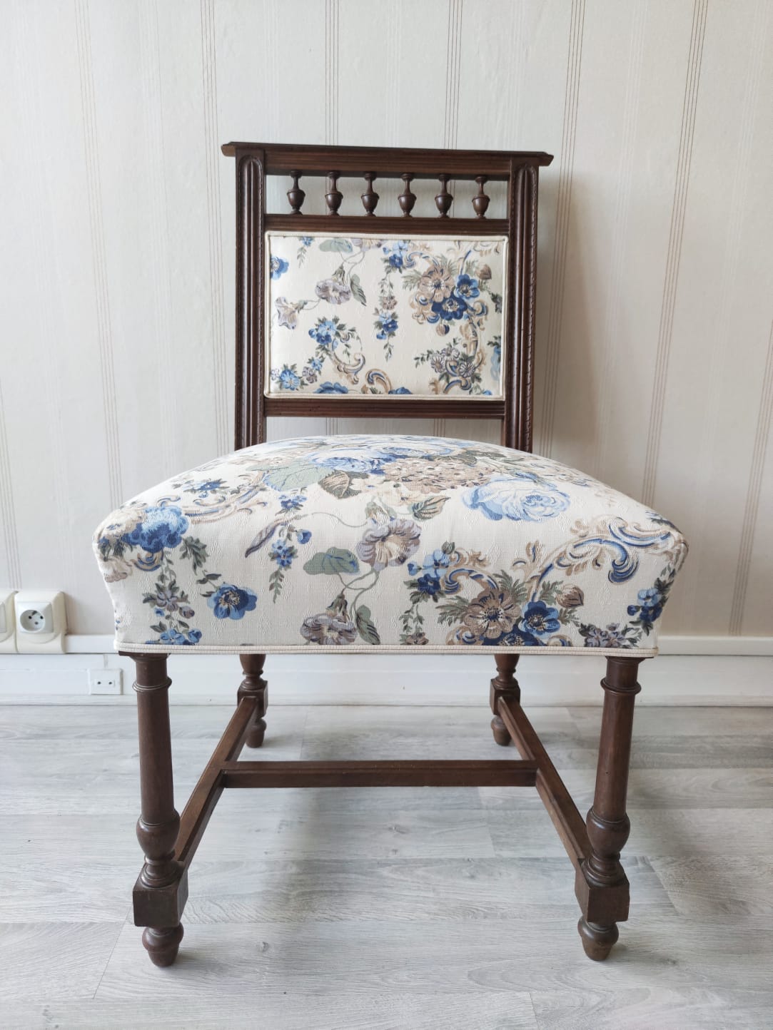 Pair of neo-Gothic English style chairs floral print