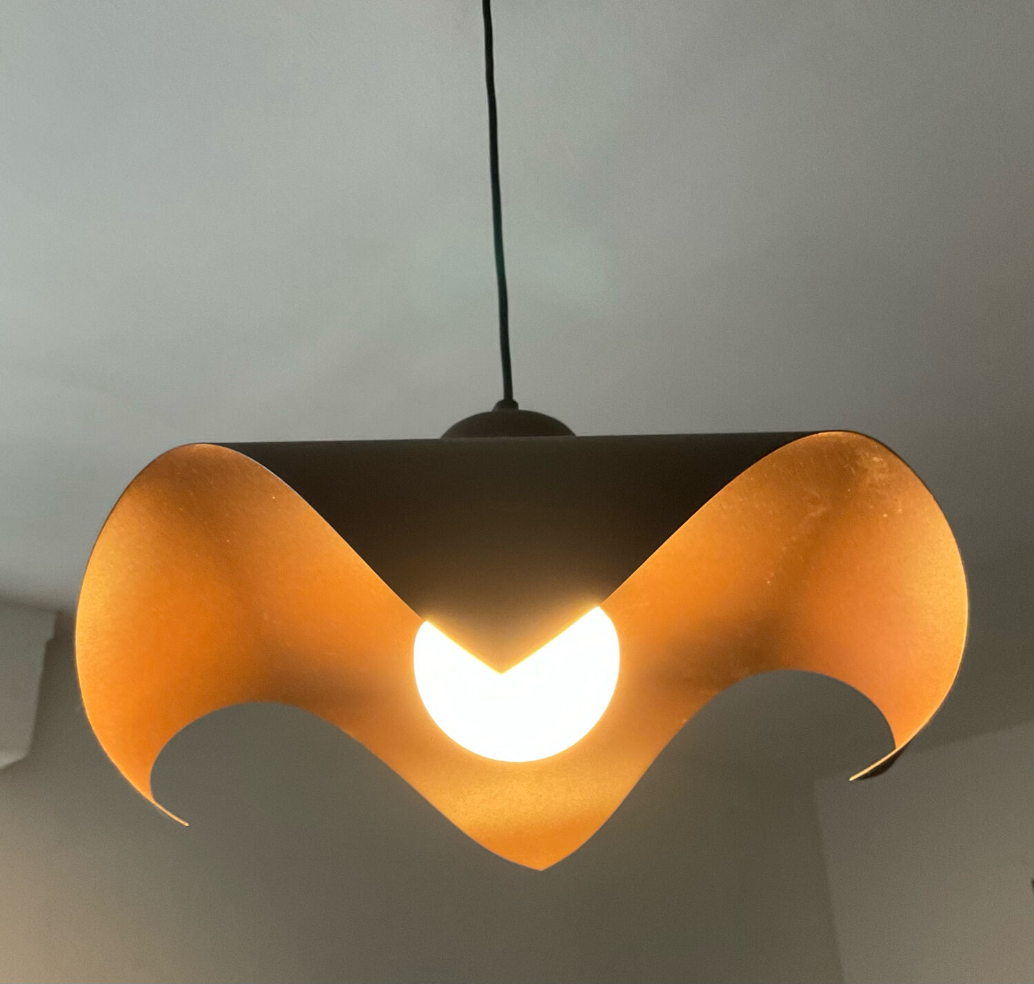 Design suspension in folded metal