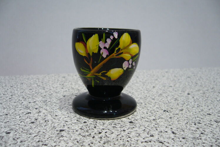 Coquetier noir décor floral peint à la main