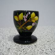 Coquetier noir décor floral peint à la main