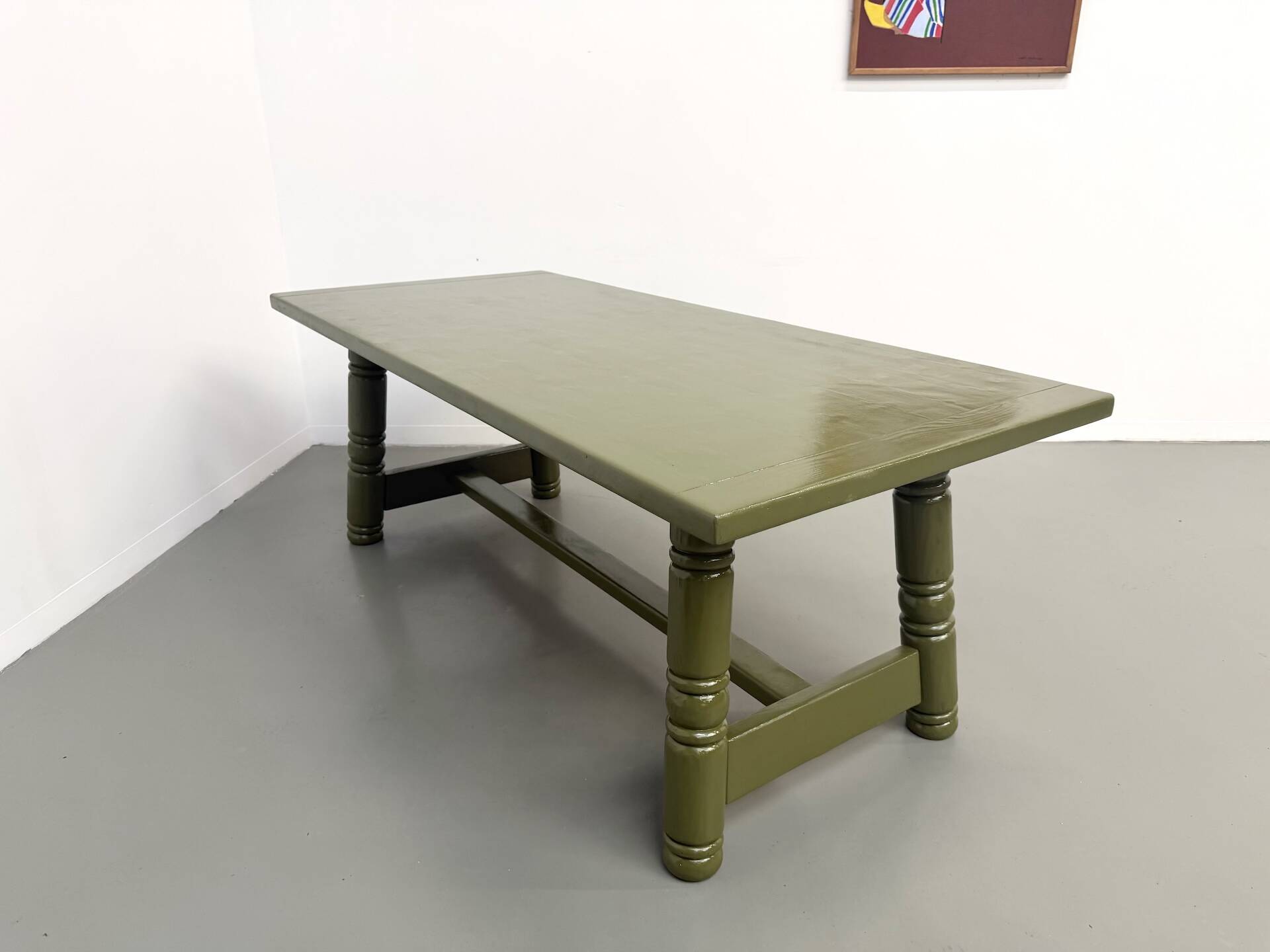 Glossy olive green lacquered dining table — DLG Georges Robert, Circa 1970