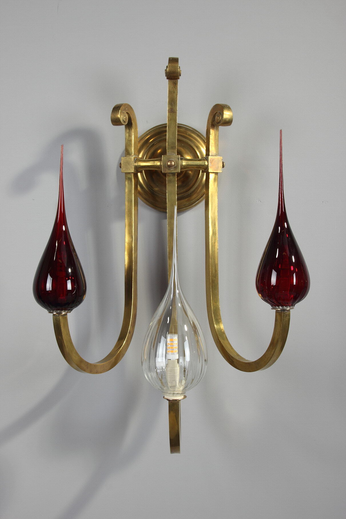 Golden brass wall lamp from the Art Deco period