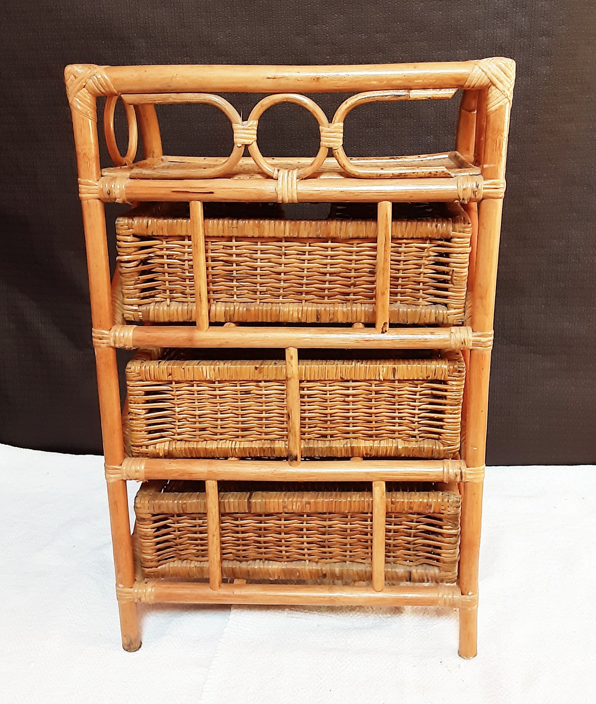 Meuble en rotin vintage