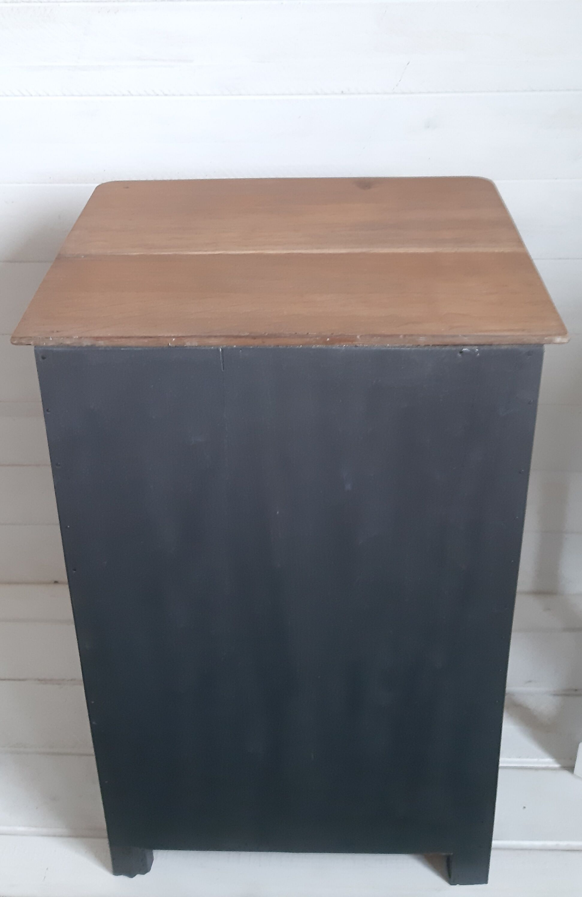 Bedside table/ Side cabinet