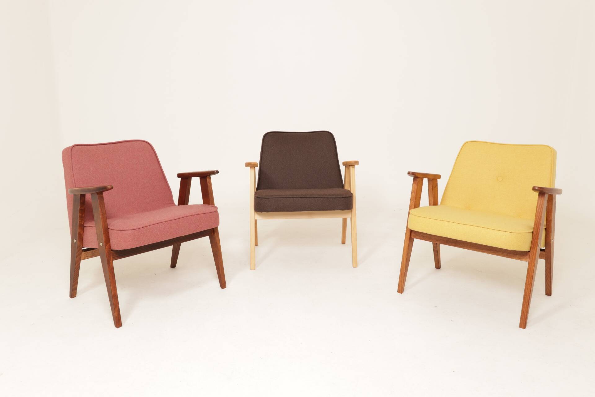 Fauteuil rétro en tissu en laine cacao, bois de hêtre naturel