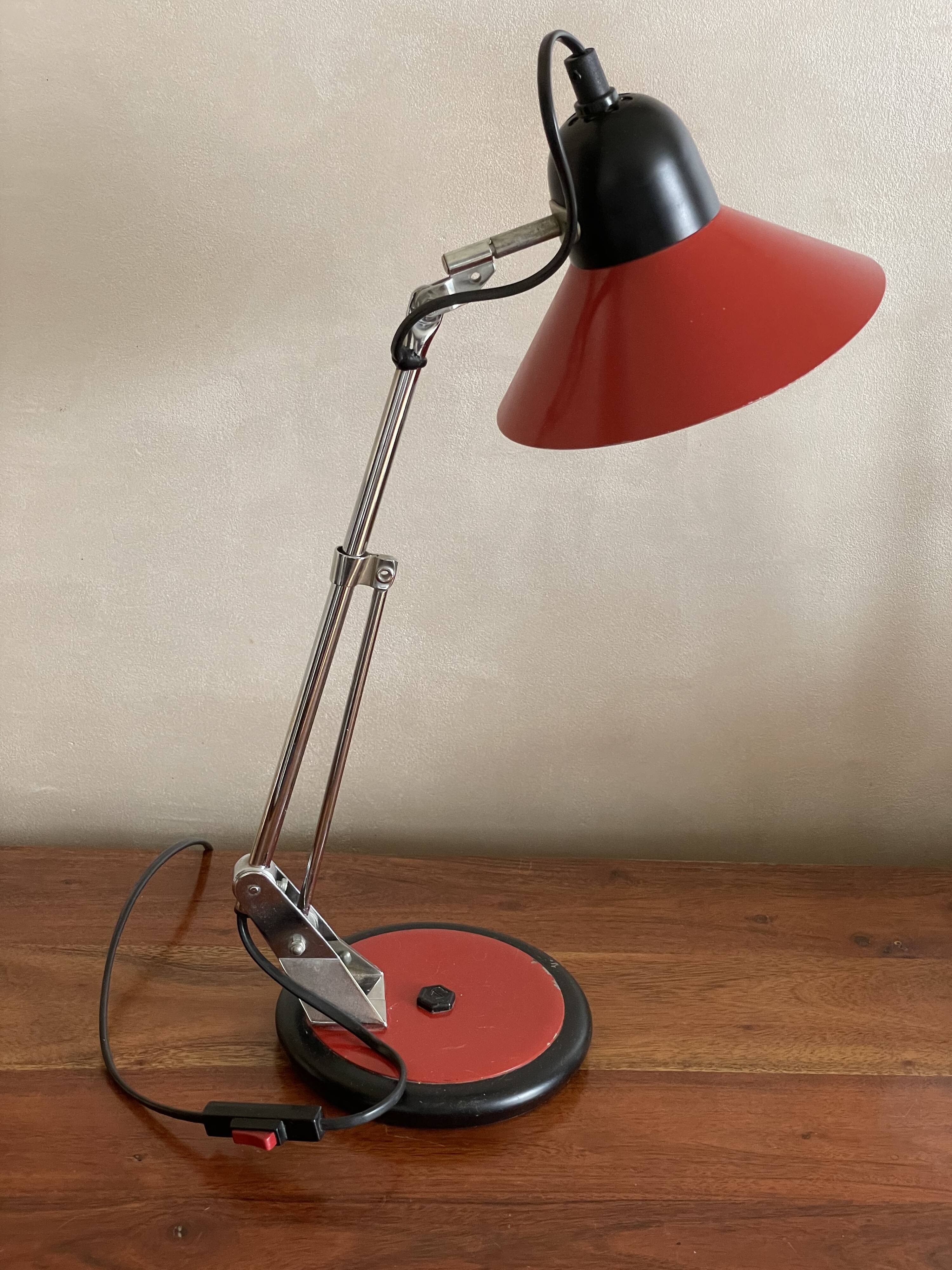 Articulated lamp in red aluminum