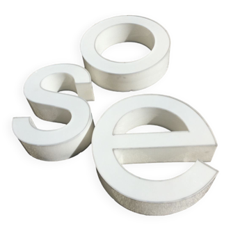 White plexi letters