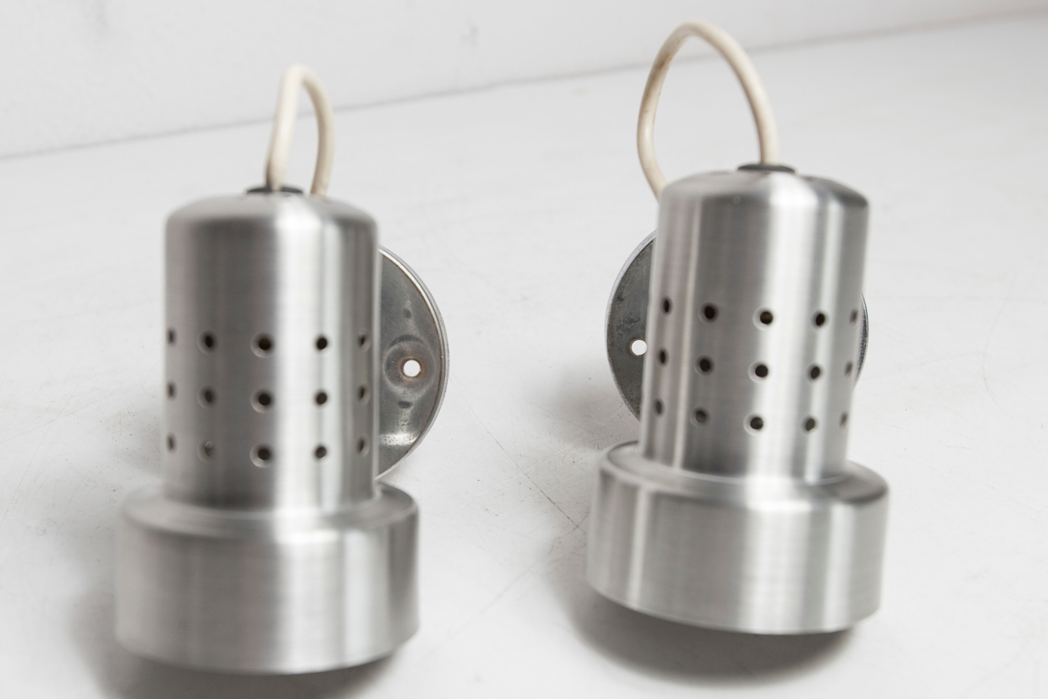 Pair of modernist wall lights in aluminum 1970