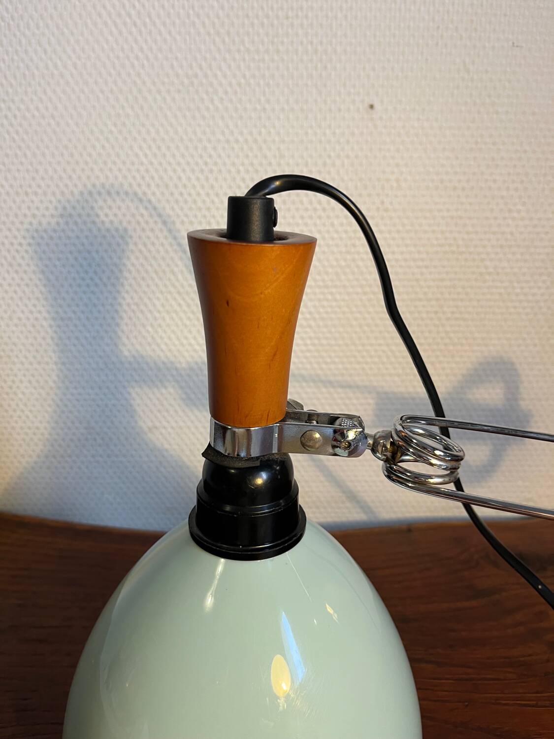 Lampe d’atelier orientable à pince