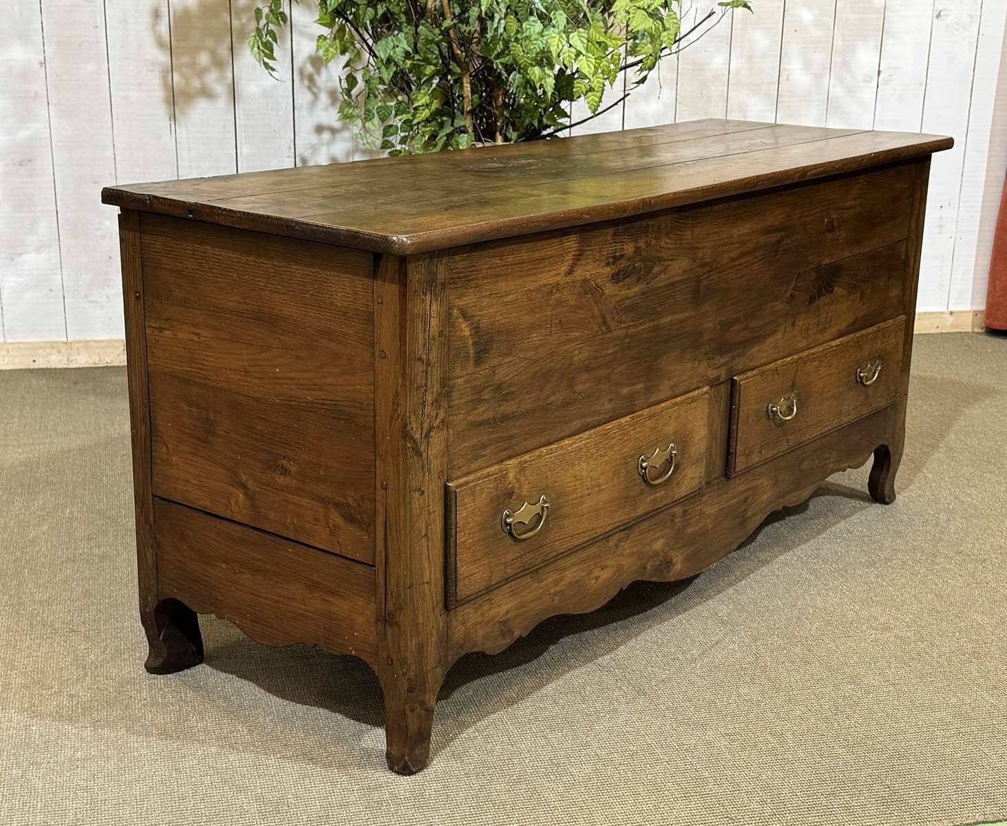 Louis XV 19th-century chest in chestnut with 2 drawers.