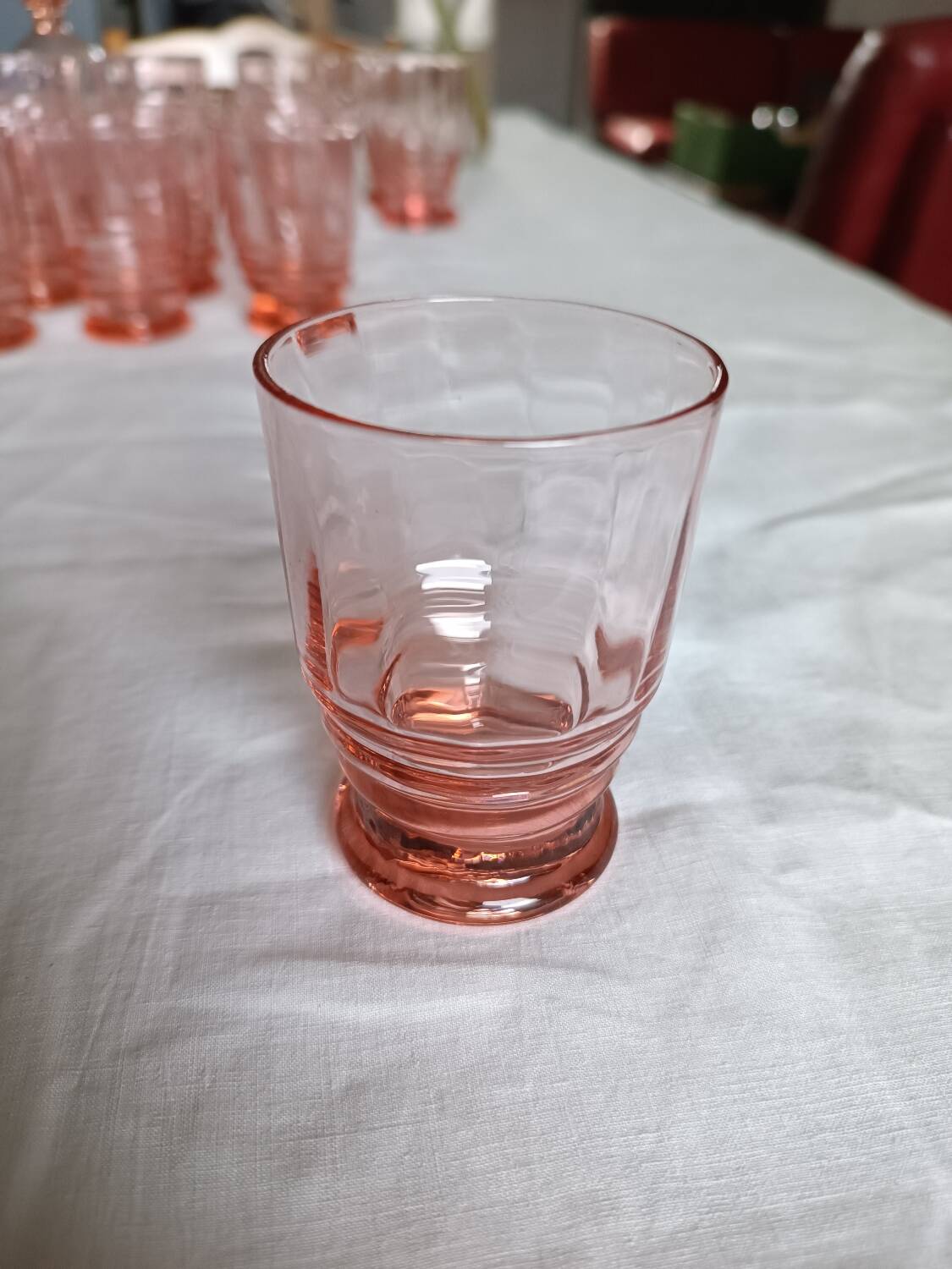 Art Deco glassware set in pink glass, 22 pieces