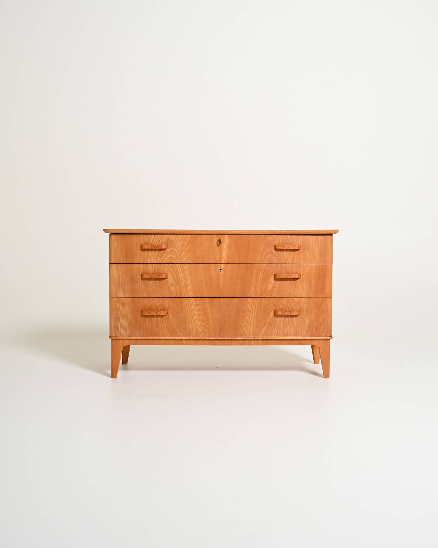 Commode scandinave en bois d'orme, années 1950
