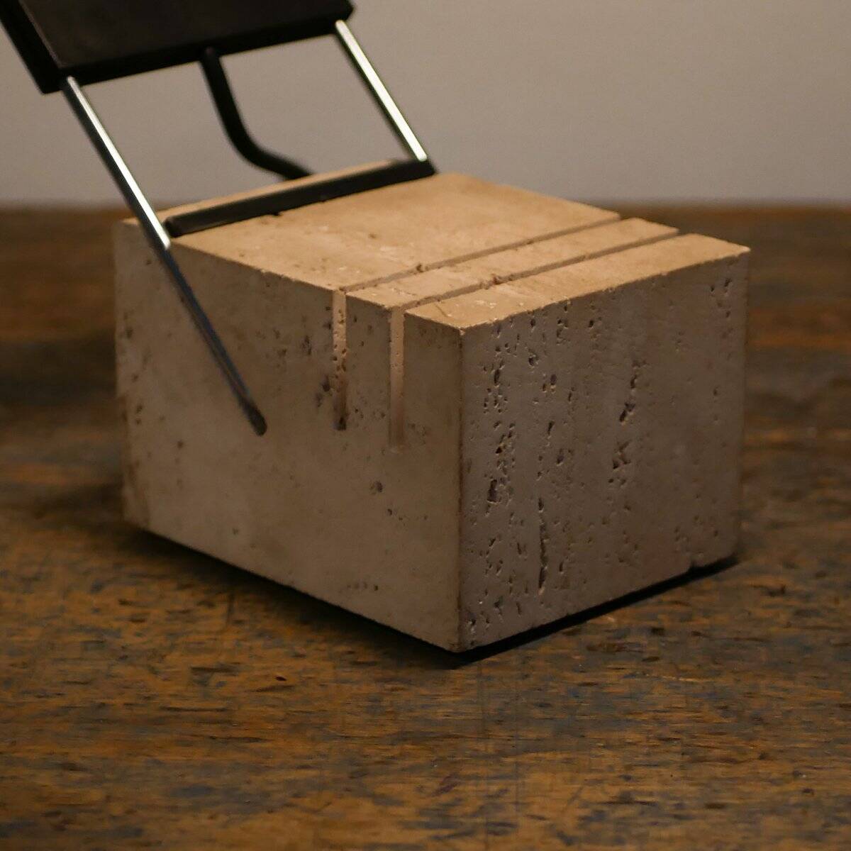 Lampe brutaliste en travertin, Italie, années 70