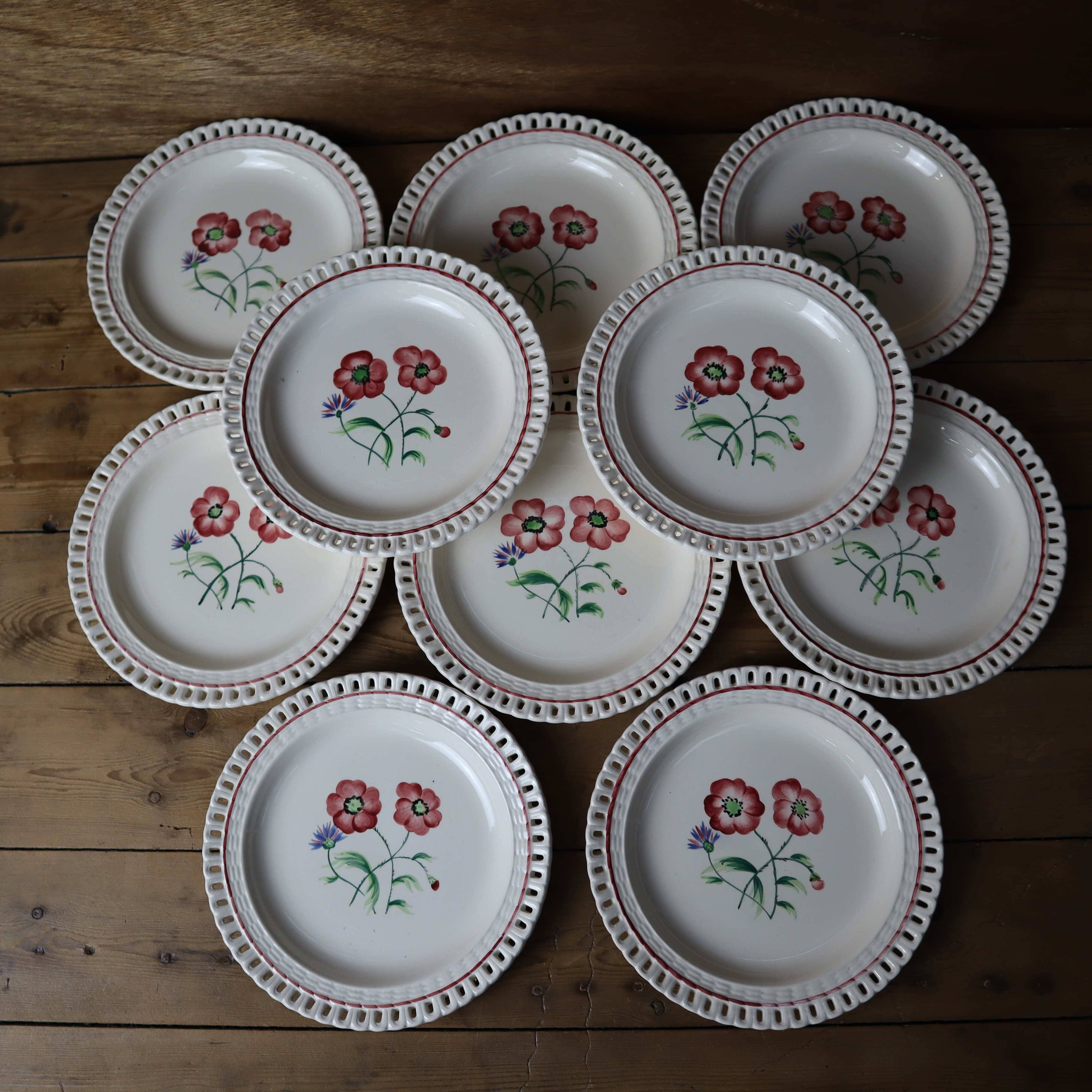 Set of 10 half-porcelain Lunéville dessert plates