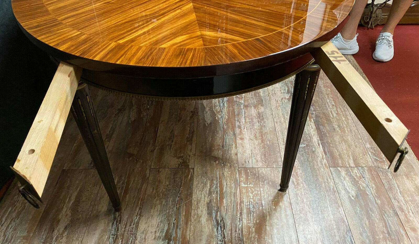 Louis XVI table has extensions in precious wood marquèterie