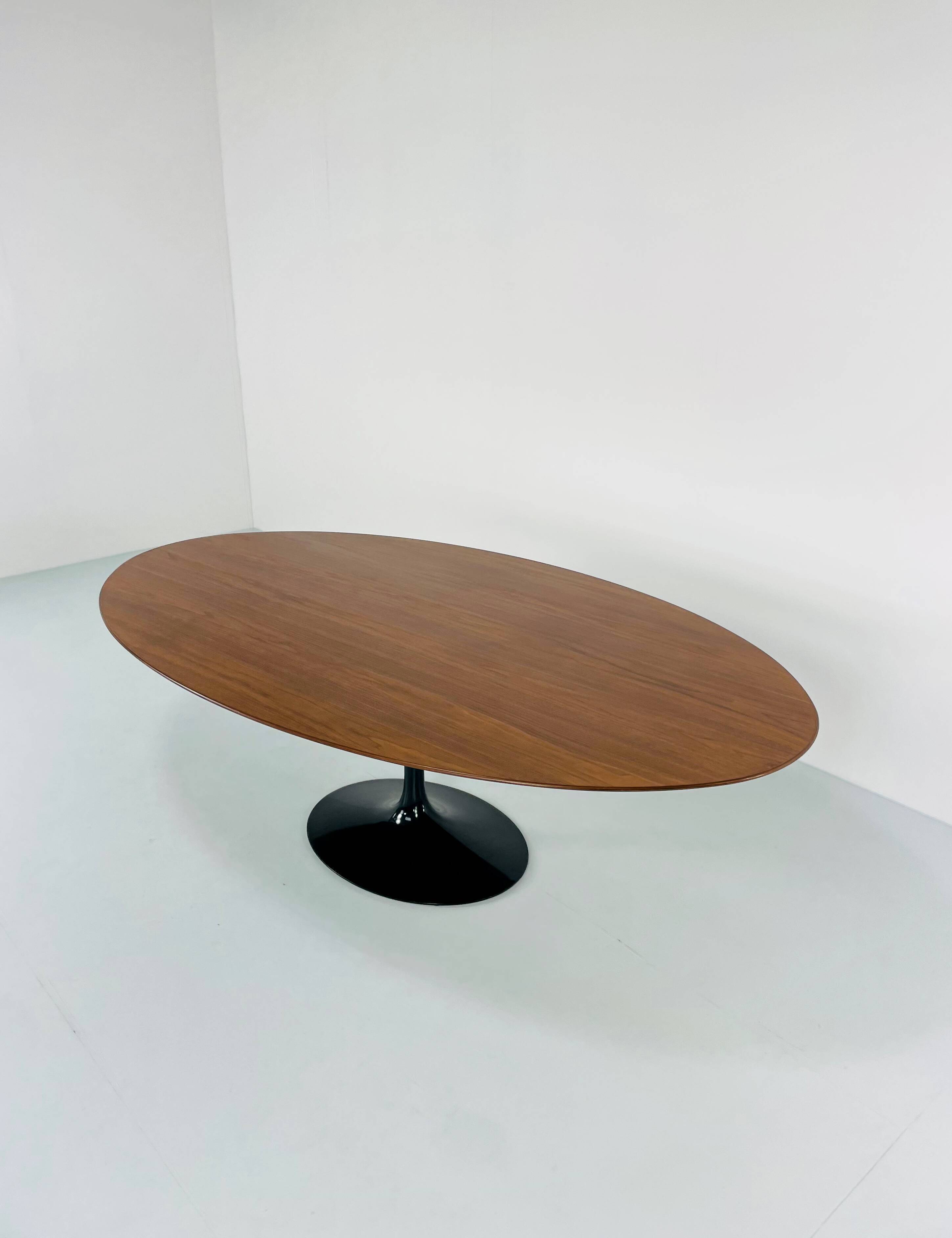 Saarinen dining table "Tulip" by Eero Saarinen for Knoll Studio, USA 1957