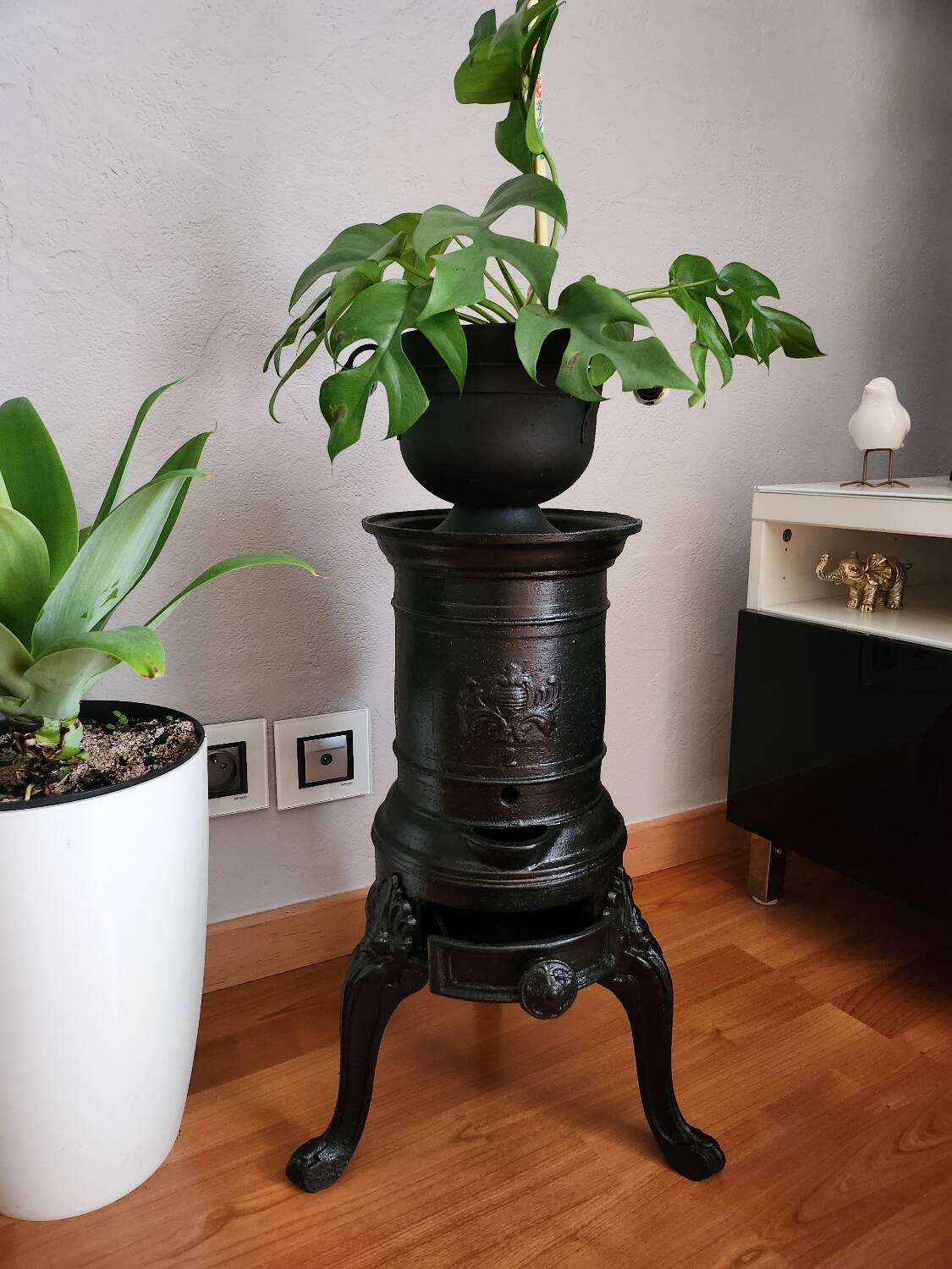 Cast iron wood stove