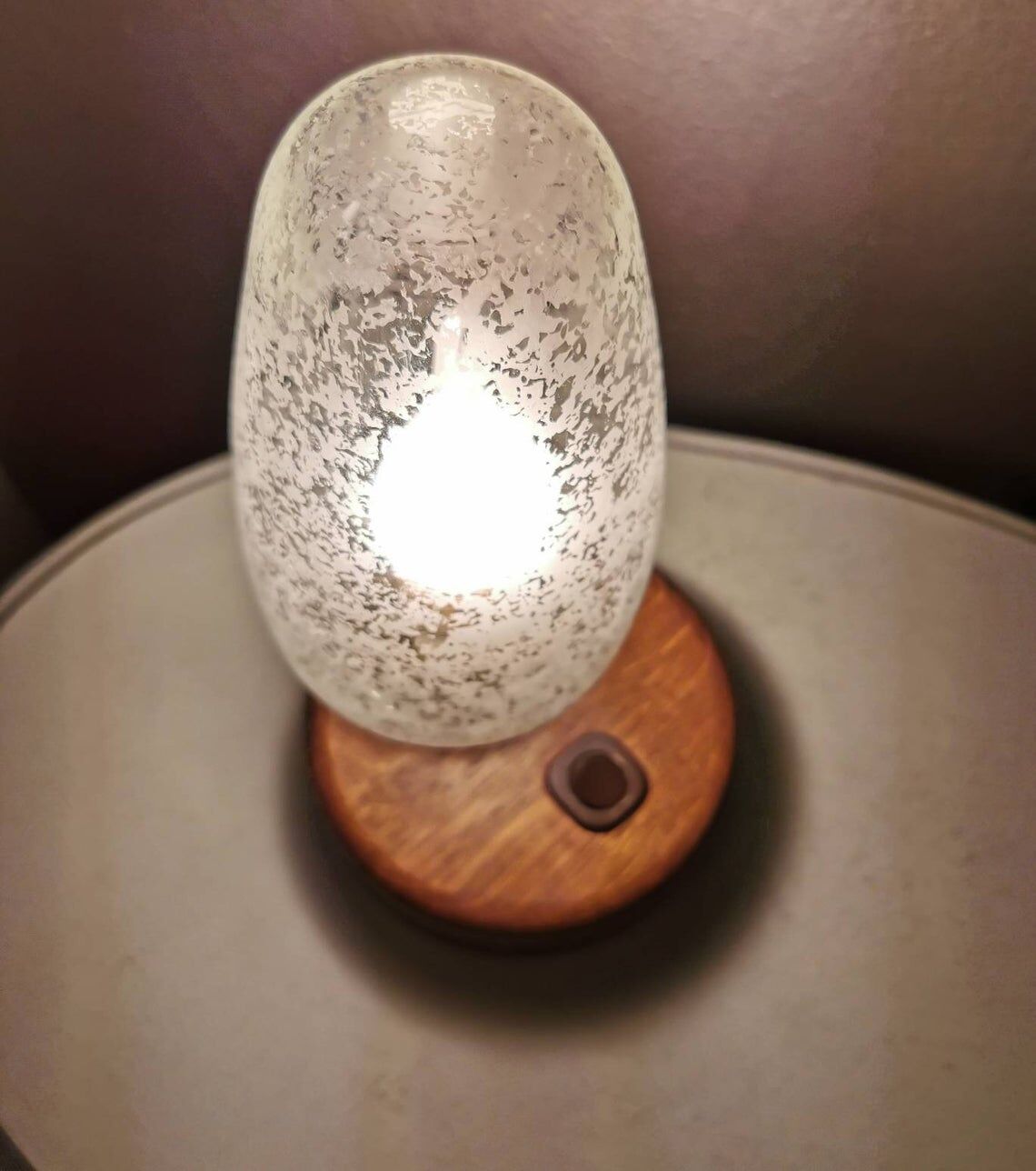 Wooden table lamp with 80s glass cap