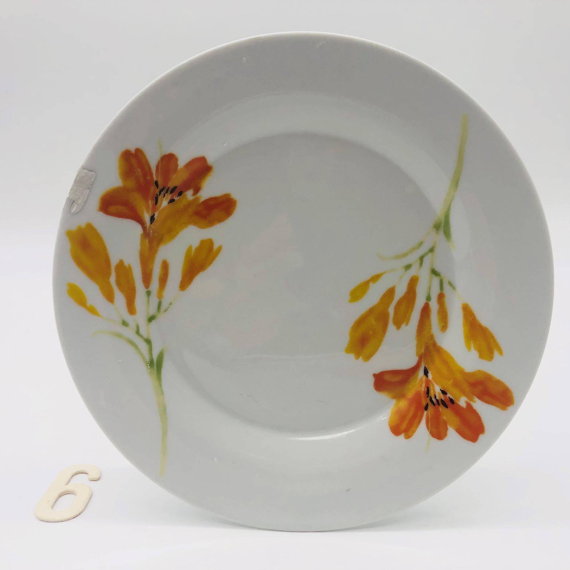 6 Assiettes à dessert en porcelaine « Chriss G. Collection ».