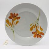6 “Chriss G. Collection” porcelain dessert plates.